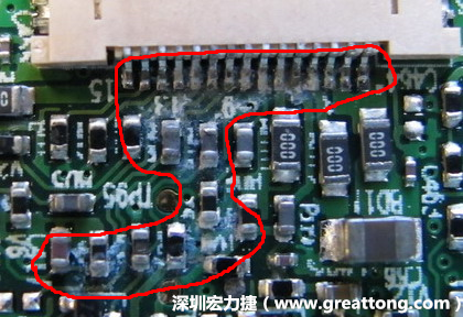 電路板疑似腐蝕氧化，懷疑電流異常過熱造成