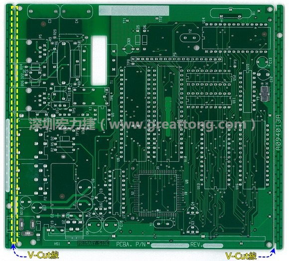 所謂【V-cut】是印刷電路板(PCB)廠商依據(jù)客戶的圖紙要求，事先在PCB的特定位置用轉(zhuǎn)盤刀具切割好的一條條分割線，其目的是為了方便后續(xù)SMT電路板組裝完成后的「分板(De-panel)」之用，因?yàn)槠淝懈詈蟮耐庑涂雌饋砭拖駛€(gè)英文的【V】字型，因此得名。