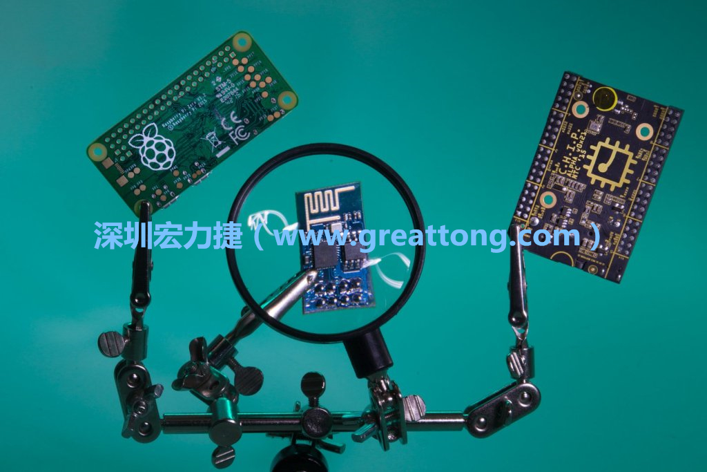 A Raspberry Pi Zero、ESP8266和CHIP。