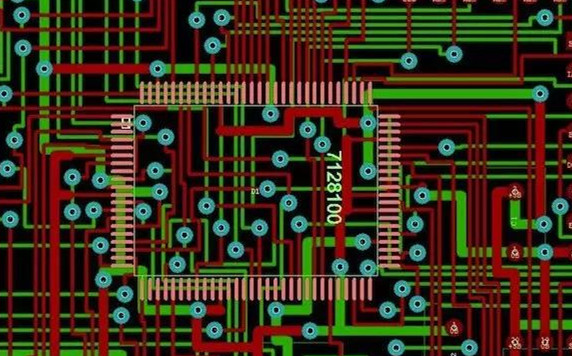 圖1：兩種PCB模型的部分電路。頂圖：傳統(tǒng)設(shè)計版本。