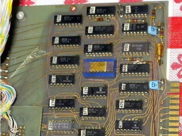 1972年開發(fā)的一塊基于Intel 8008的計算機中的印刷電路板。(資源來源：DigiBarn計算機博物館)
