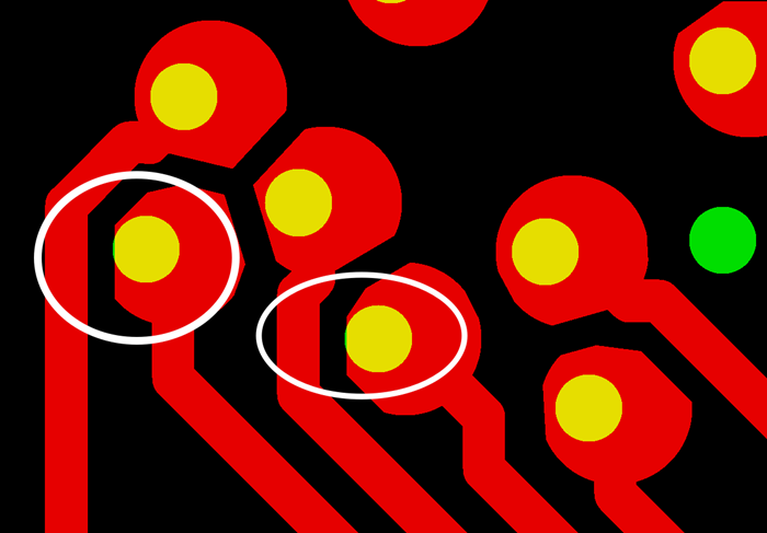 PCB生產(chǎn)會(huì)產(chǎn)生同一方向性的小小量偏移，焊盤(pán)被削的方向無(wú)規(guī)則，最惡劣的情況還會(huì)出現(xiàn)個(gè)別孔破焊環(huán)